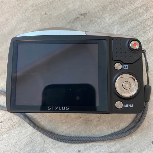 OLYMPUS Stylus SZ-16 Digital Camera - 16 Megapixel - 24x Zoom - Picture 7 of 8